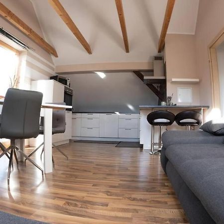 Moderne, Gemuetliche Dg-Wohnung In Ruhiger Lage Нойнбург-форм-Вальд Екстер'єр фото