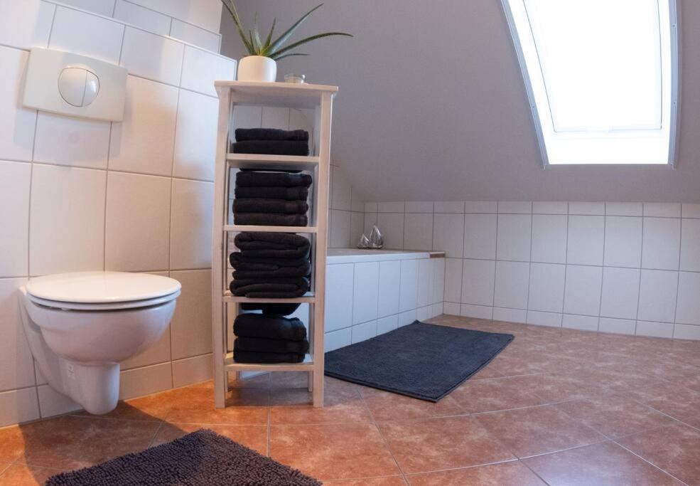 Moderne, Gemuetliche Dg-Wohnung In Ruhiger Lage Нойнбург-форм-Вальд Екстер'єр фото